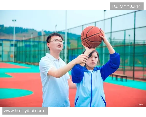 甜蜜篮球情缘一左一右的情侣头像展现爱的默契与激情